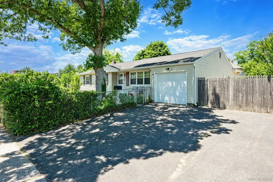 345 Earle Street, Central Islip, NY 11722 - #3
