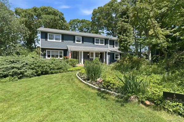 5 Crabapple Court, Mount Sinai, NY 11766