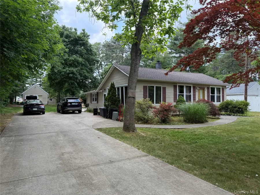 174 Middle Island Road, Medford, NY 11763 - #2