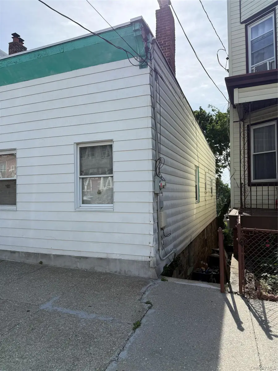 162 Voss Avenue, Yonkers, NY 10703 - #2