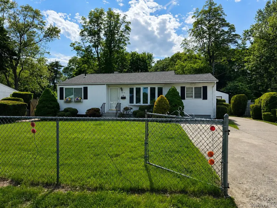 1614 N Gardiner Drive, Bay Shore, NY 11706 - #3