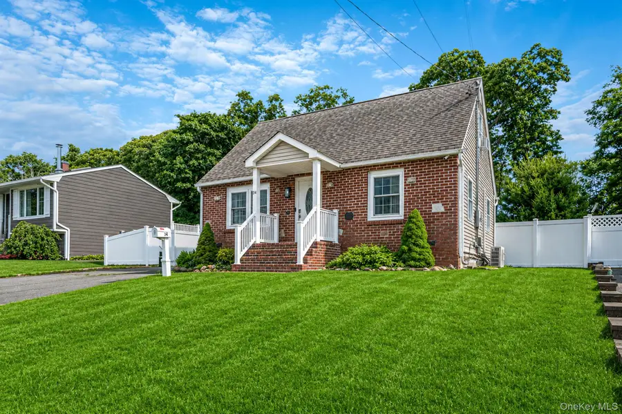 34 Weichers Street, Ronkonkoma, NY 11779 - #3