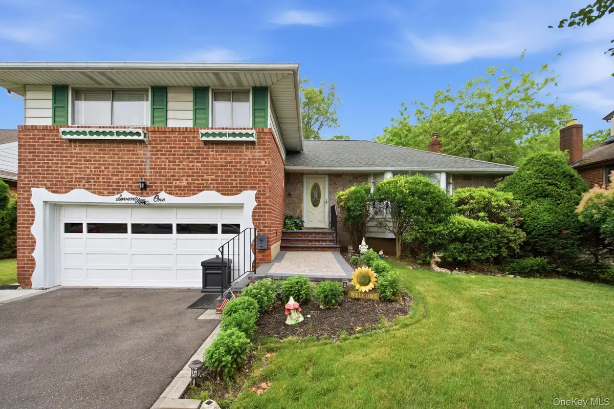 71 Parkway Drive, Syosset, NY 11791 - #1