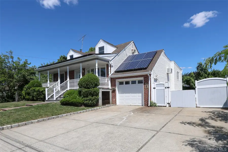 20 E Clearwater Road, Lindenhurst, NY 11757 - #3