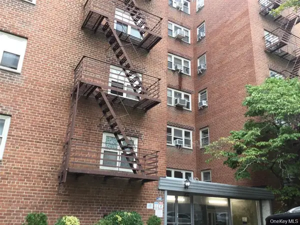66-10 149 St #3F, Flushing, NY 11367