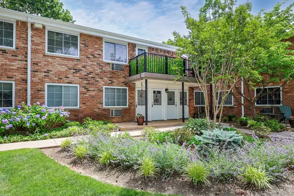 156 Jervis Avenue #156, Farmingdale, NY 11735