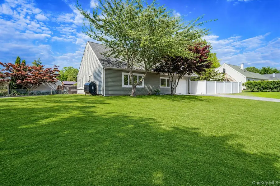 29 Pitchpine Place, Medford, NY 11763 - #3