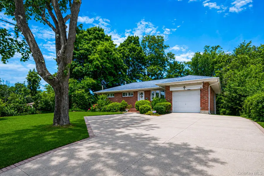 9 Standish Road, Brentwood, NY 11717 - #2