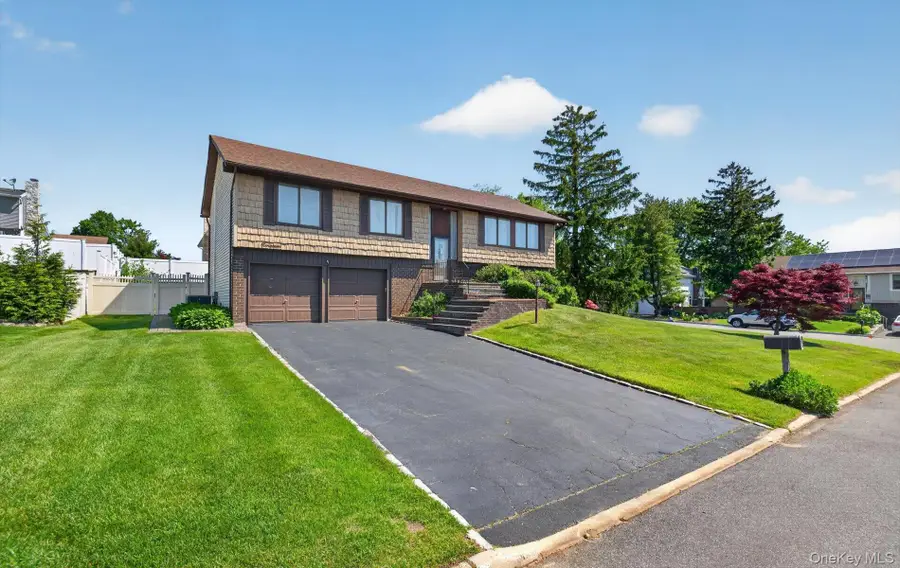 19 Branding Iron Lane, Glen Cove, NY 11542 - #3