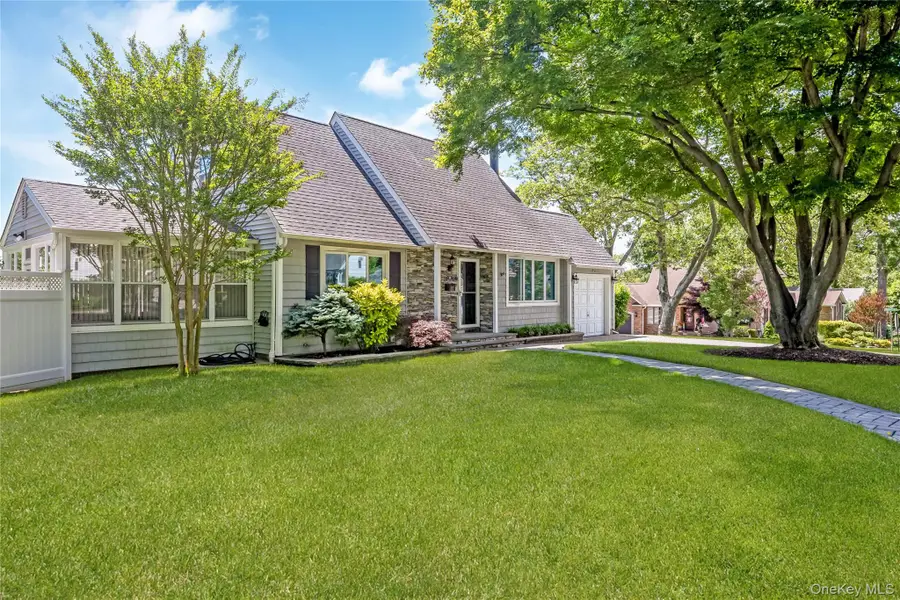 34 Ridge Road, Farmingdale, NY 11735 - #2