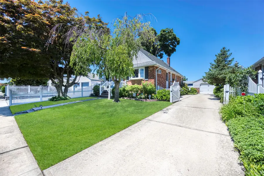 2389 Lindy Road, Westbury, NY 11590 - #3