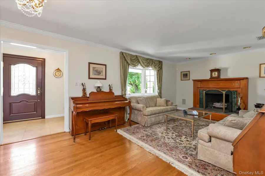 13 Darby Place, Glen Head, NY 11545 - #2