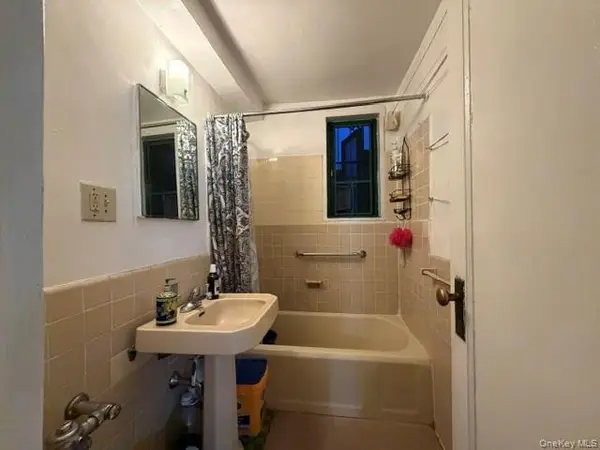 1670 Metropolitan Avenue #3F, Bronx, NY 10462