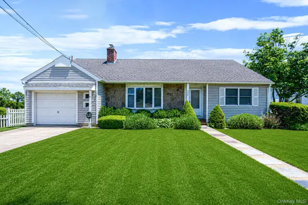 398 Clocks Boulevard, Massapequa, NY 11758
