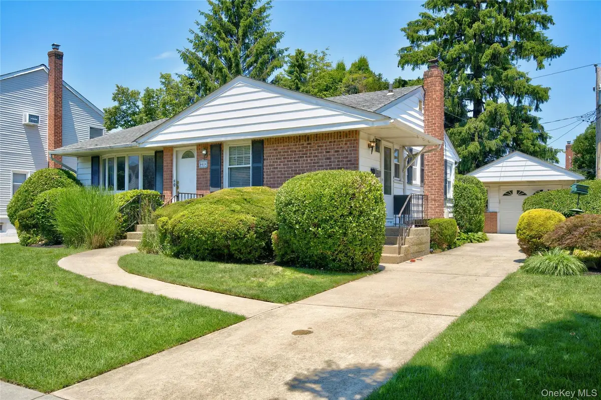 41 Elwood Avenue, Hicksville, NY 11801 - #1