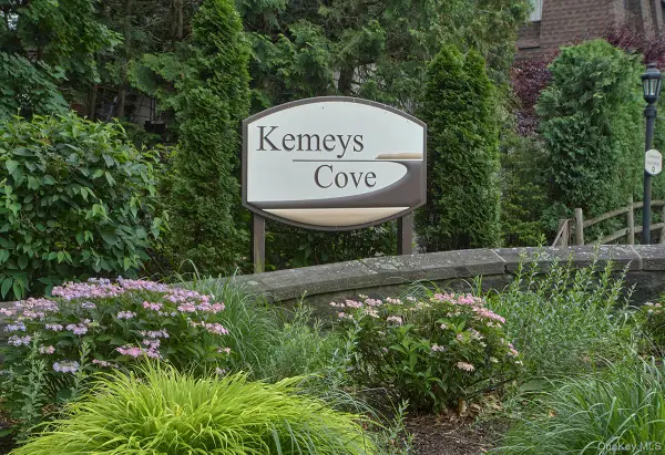 317 Kemey Cove #317, Briarcliff Manor, NY 10510