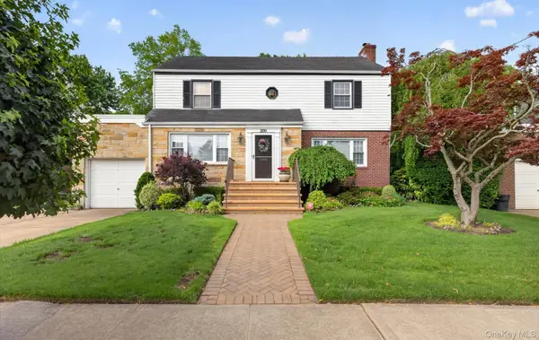 200 Canterbury Gate, Lynbrook, NY 11563