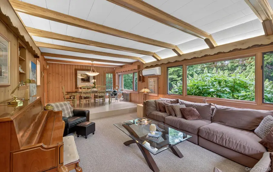 200 Canterbury Gate, Lynbrook, NY 11563 - #3