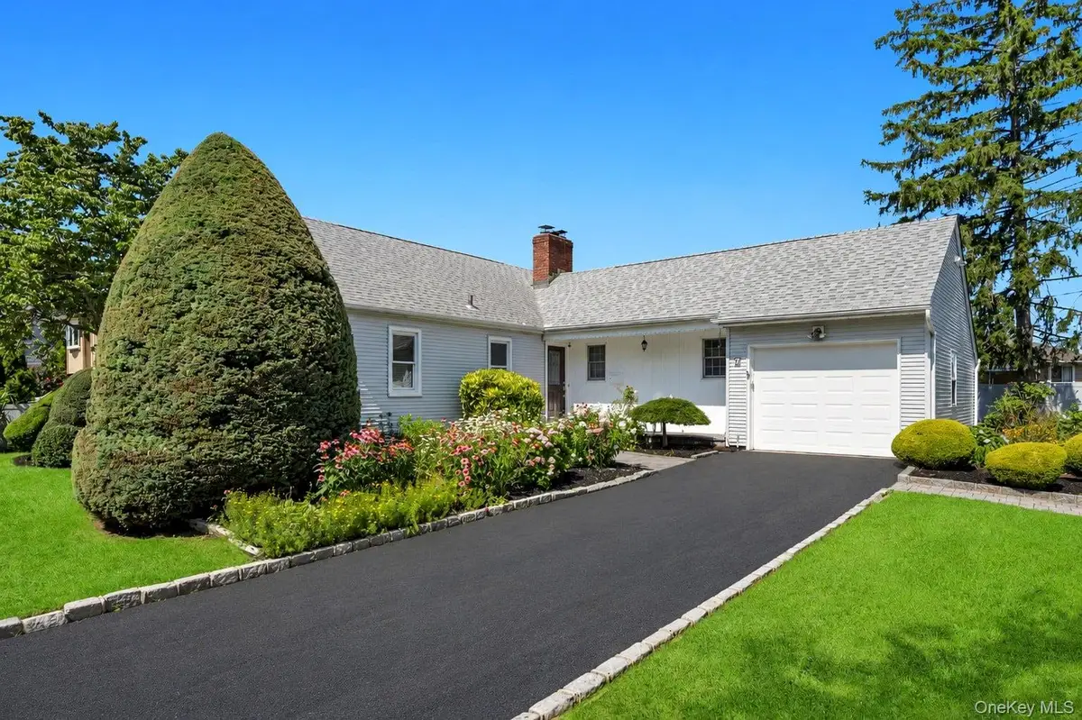 7 Albers Lane, Farmingdale, NY 11735 - #1