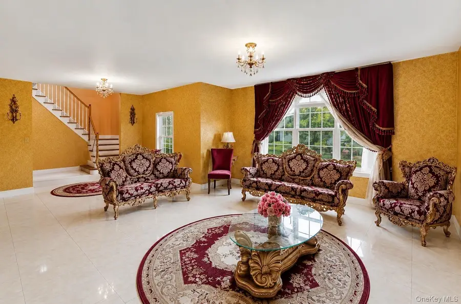 303 N Westchester Avenue N, West Babylon, NY 11704 - #3