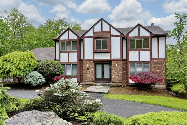 3 Larissa Court, Airmont, NY 10952