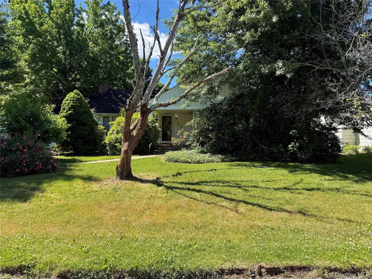 208 Overlook Terrace, East Hills, NY 11577 - #1