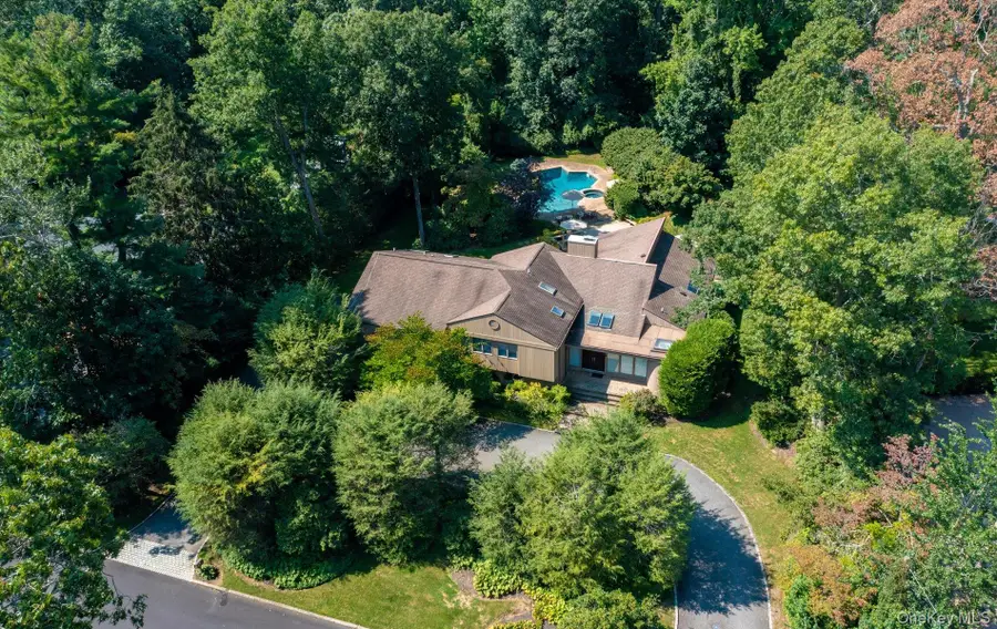 8 Kodiak Drive, Woodbury, NY 11797 - #2