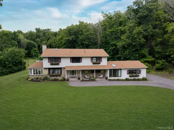 32 Cole Road, Pleasant Valley, NY 12569