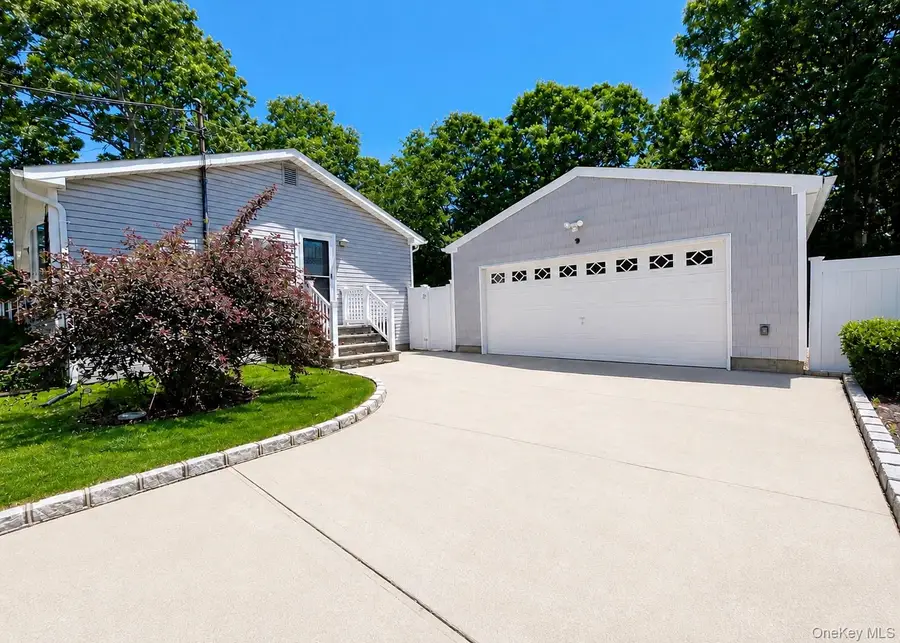 65 Winston Drive, Shirley, NY 11967 - #3