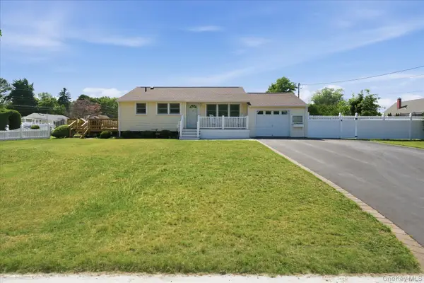 154 8th Avenue, Kings Park, NY 11754