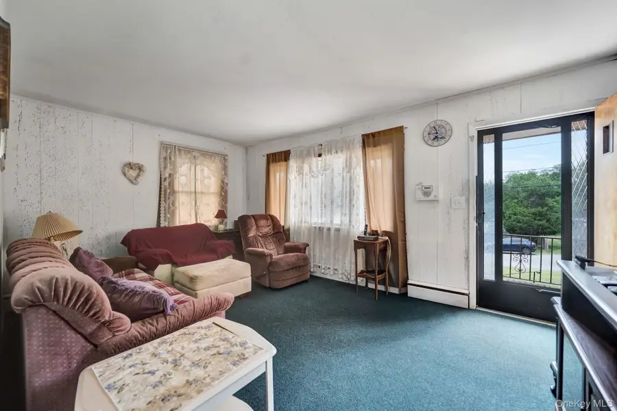 35 Wyandotte Street, Selden, NY 11784 - #2