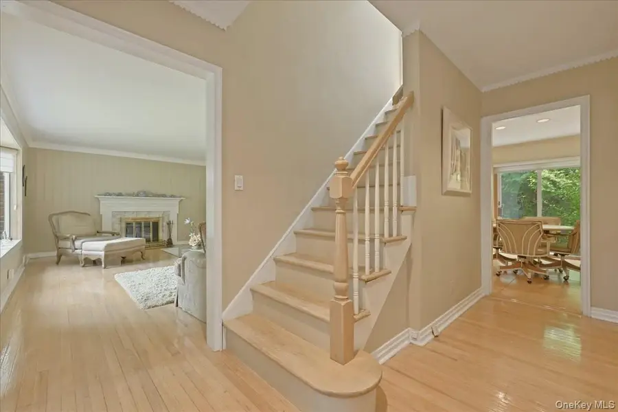 2 Crabtree Lane, Roslyn, NY 11576 - #3