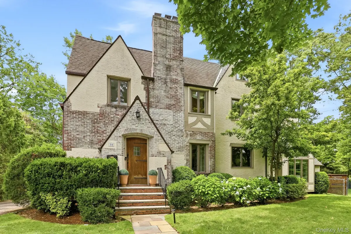 31 Dobbs Terrace, Scarsdale, NY 10583 - #1