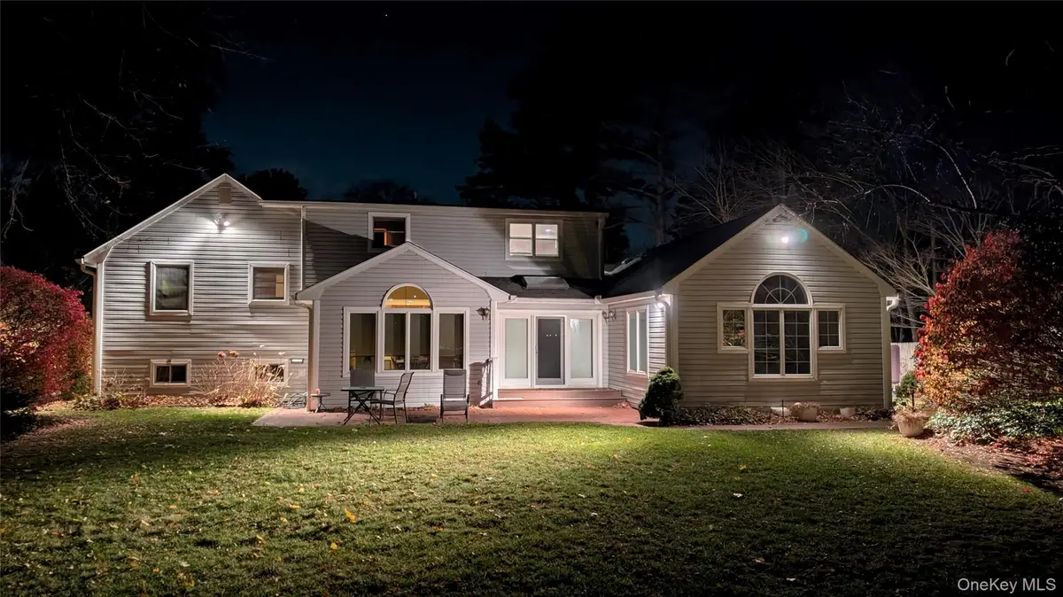 8 Maria Court, Huntington Station, NY 11746 - #1