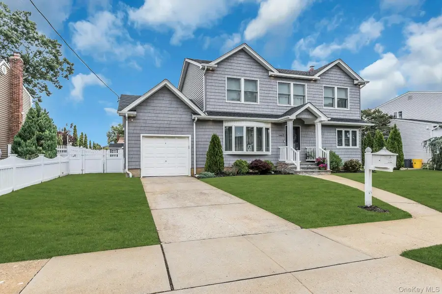9 Pompano Lane, Massapequa Park, NY 11762 - #2