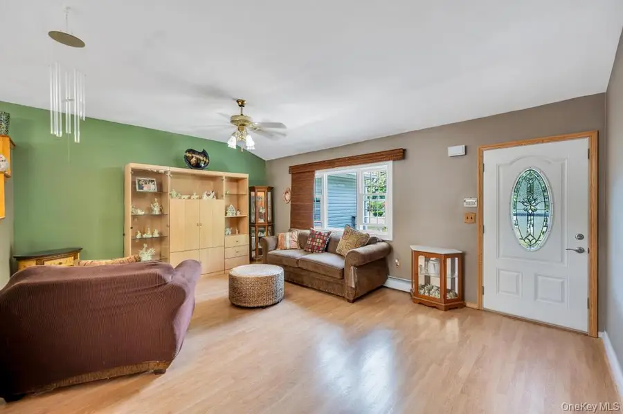 3 Megan Court, Bellport, NY 11713 - #3