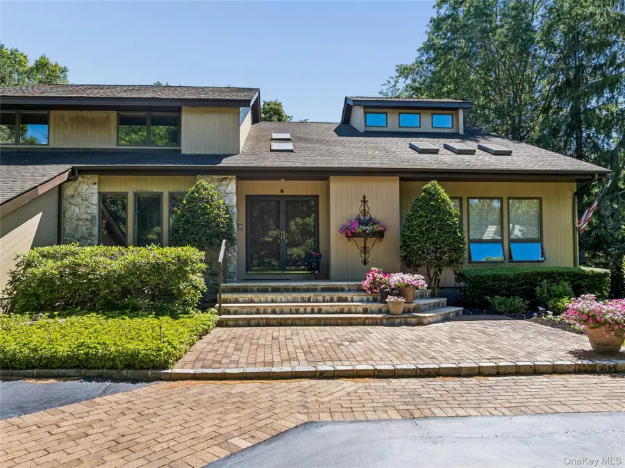 8 Deanna Court, Dix Hills, NY 11746 - #2