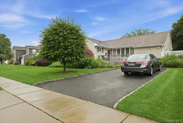 1270 Dahlia Lane, Wantagh, NY 11793