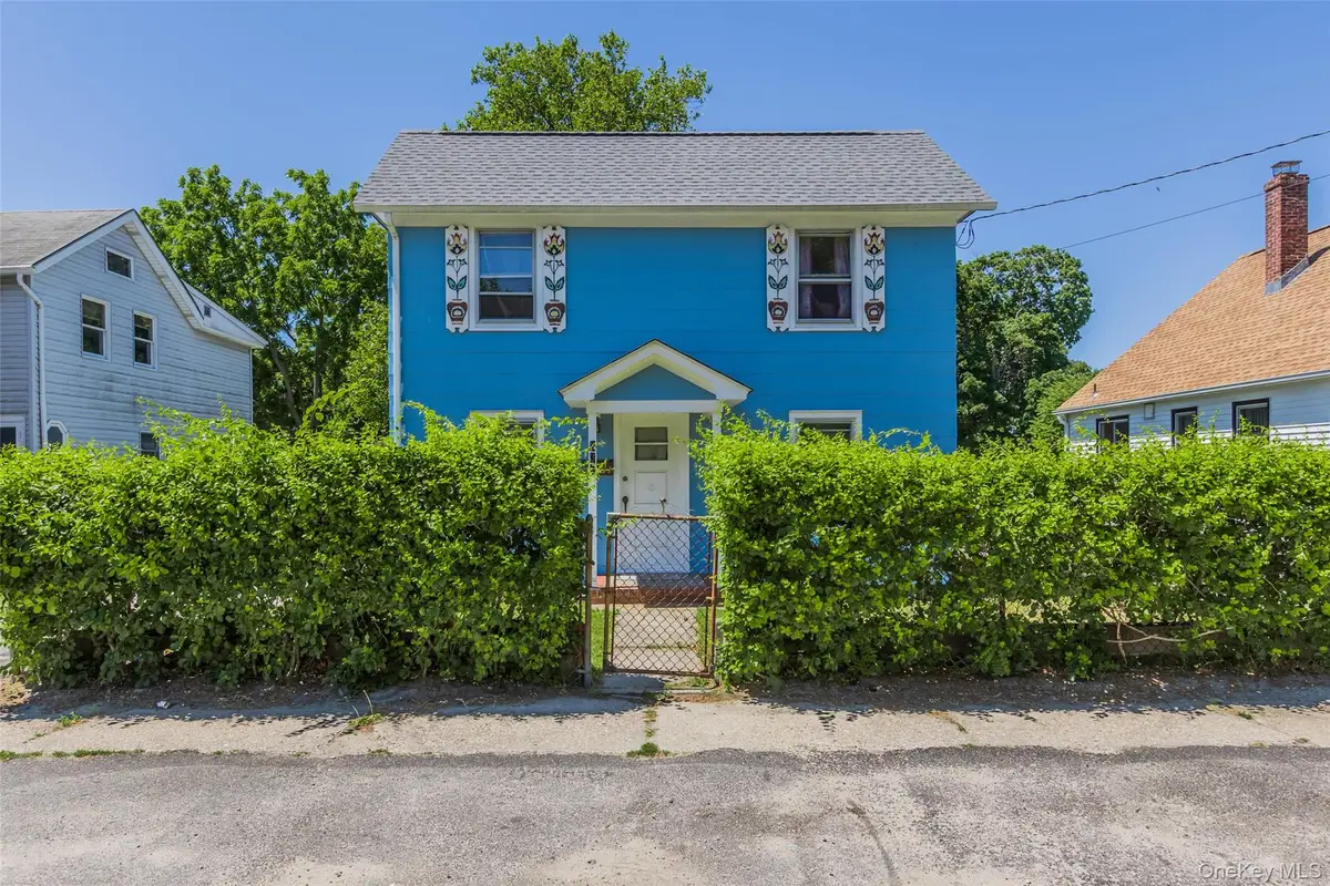 337 Hamilton Avenue, Riverhead, NY 11901 - #1