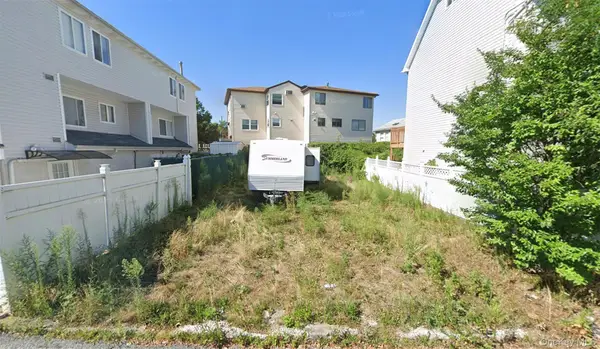 8 Iroquois Street, Staten Island, NY 10305