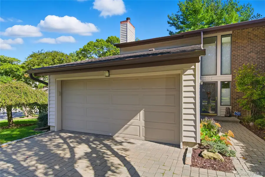 37 Maple Court, Jericho, NY 11753 - #3