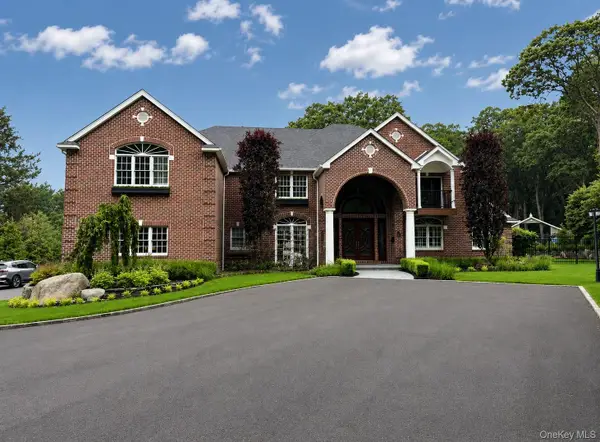 135 Round Swamp Road, Huntington, NY 11743