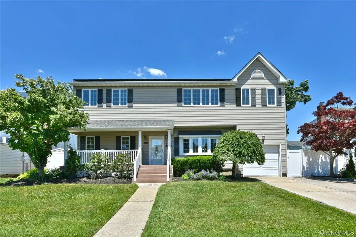 167 N Suffolk Avenue, Massapequa, NY 11758 - #1