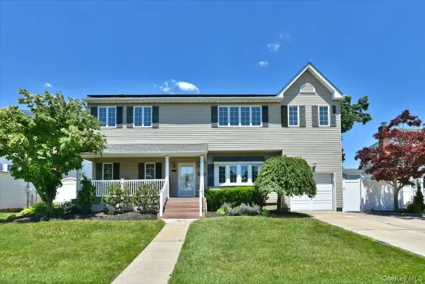 167 N Suffolk Avenue, Massapequa, NY 11758