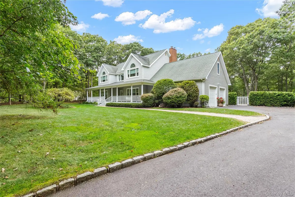 11 Stuart Court, Hampton Bays, NY 11946 - #1