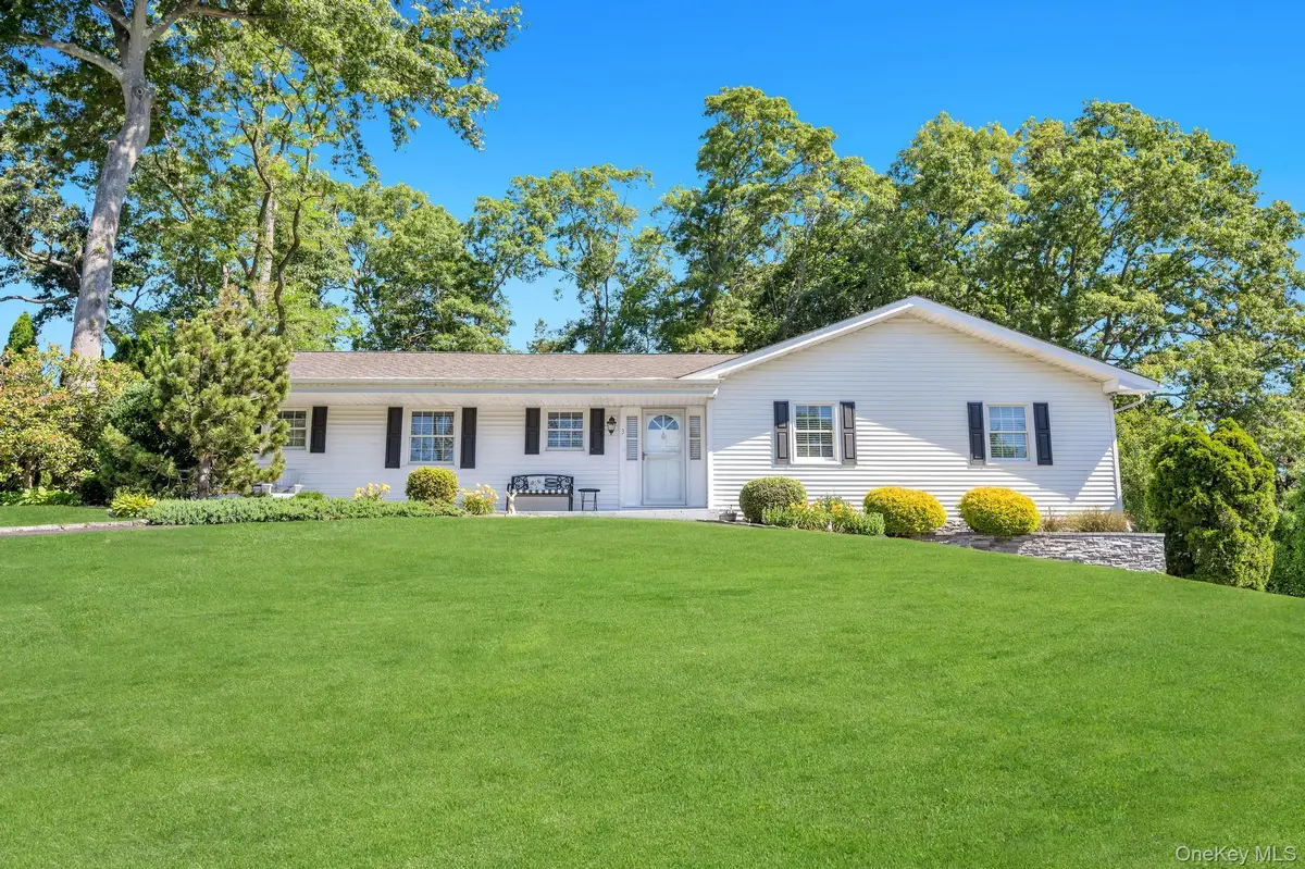 3 Laura Court, Nesconset, NY 11767 - #1
