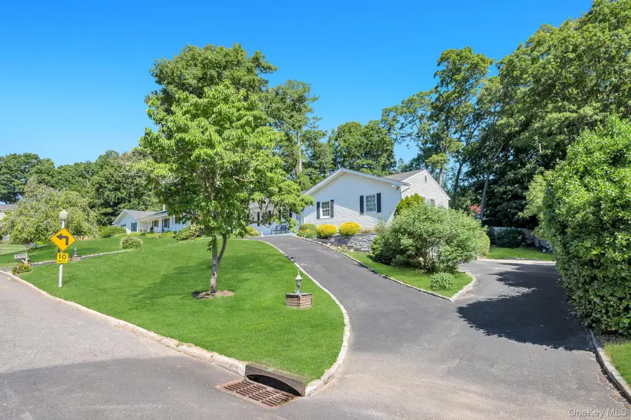 3 Laura Court, Nesconset, NY 11767 - #3