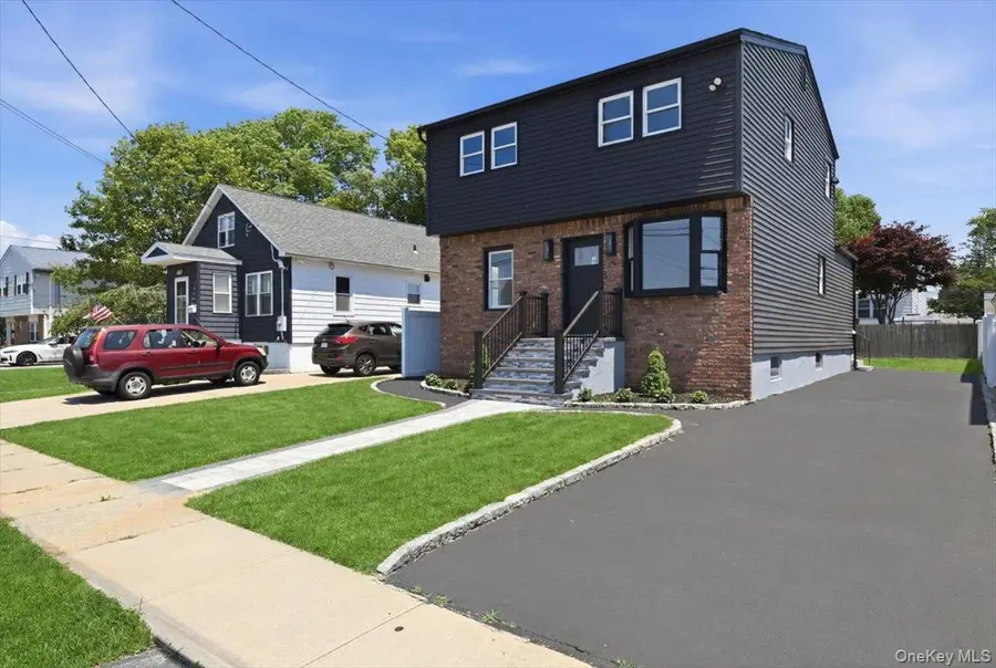 20 Wyona Avenue, Lindenhurst, NY 11757 - #3