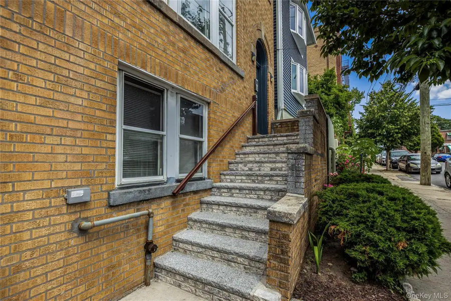 721 E 242nd Street, Bronx, NY 10470 - #3