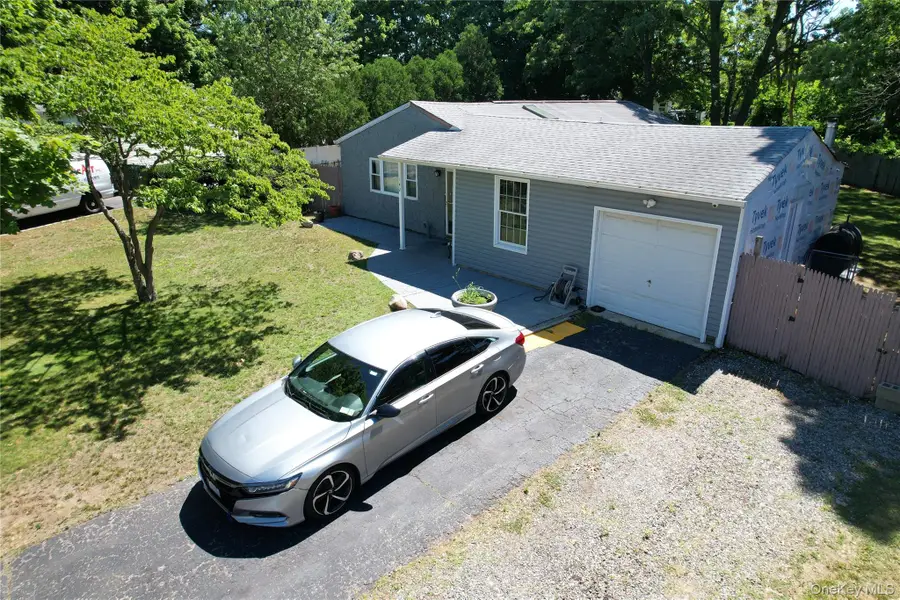 142 Palmer Street, Brentwood, NY 11717 - #3
